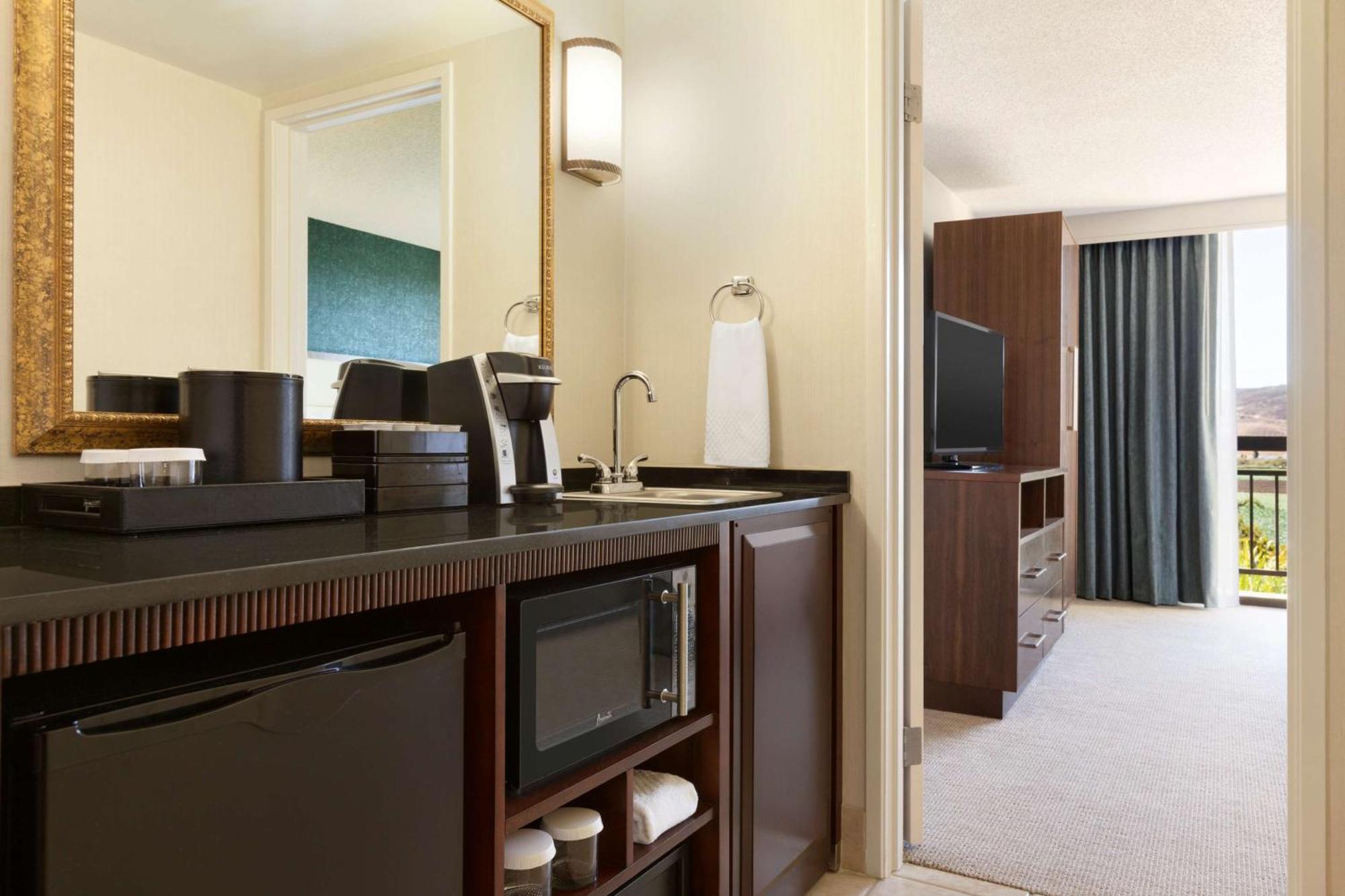 Embassy Hotel 4*